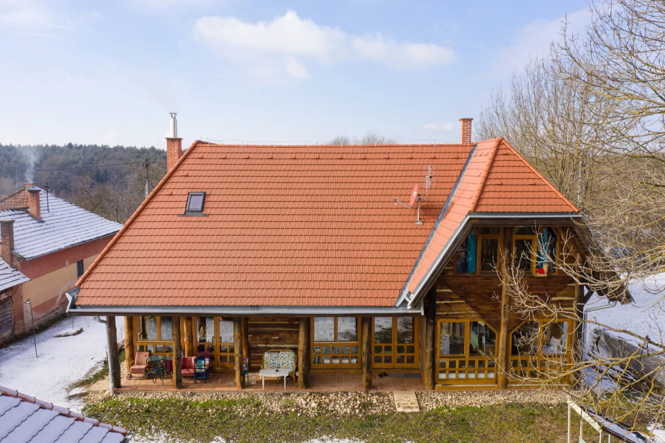 Apartman egy Makovecz Imre tervezte házban