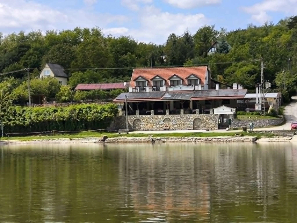 Villa Tópart Vendégház és Étterem